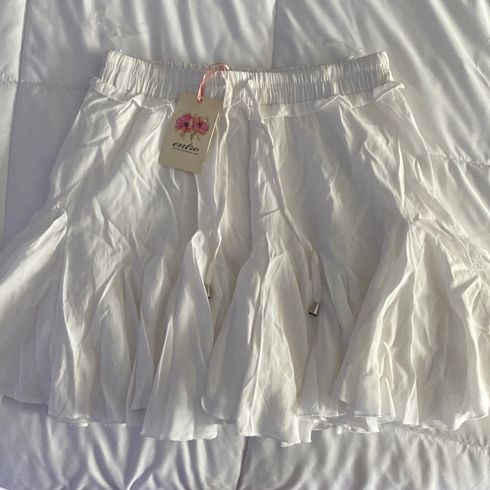 NWT White flowy mini skirt, size small
